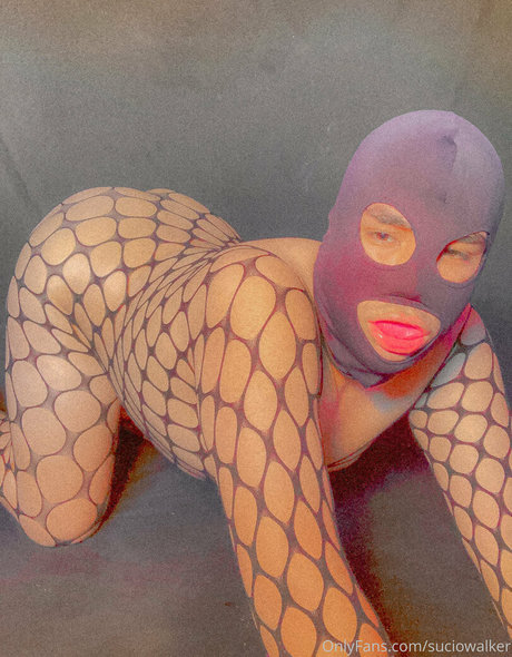 suciowalker pornographic model image