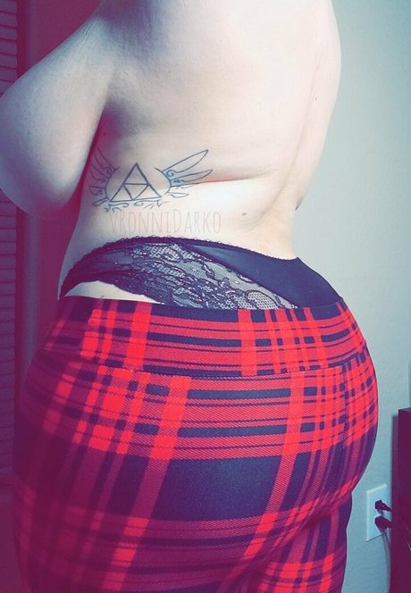 vronnidarko modelo desnudos imágenes