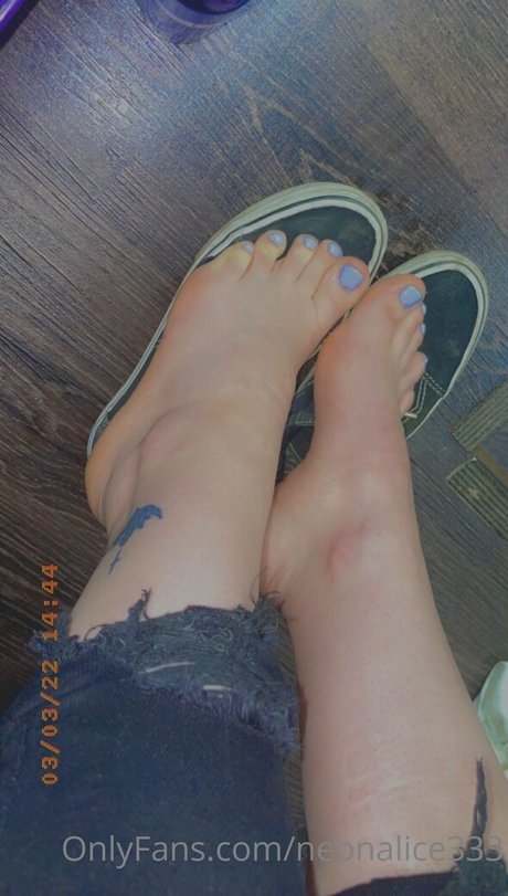 neonalice333 actrice parfaite image