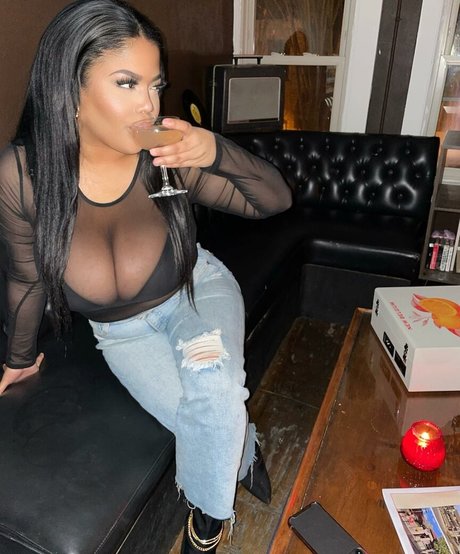 Gabrielle Logan haut étoile des photos