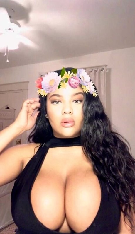 Gabrielle Logan model sexy image