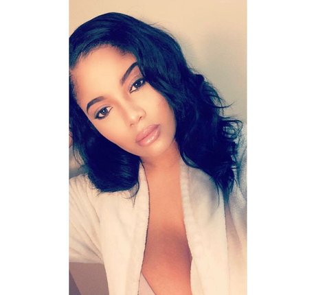 Gabrielle Logan porn model image