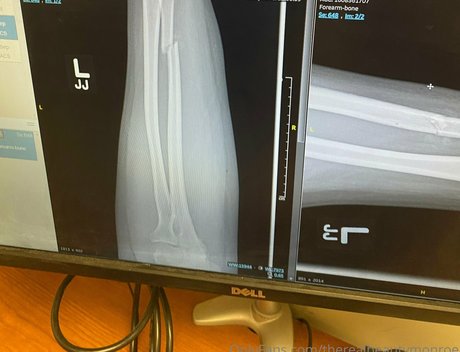 therealbeautymonroe modelo superior galería