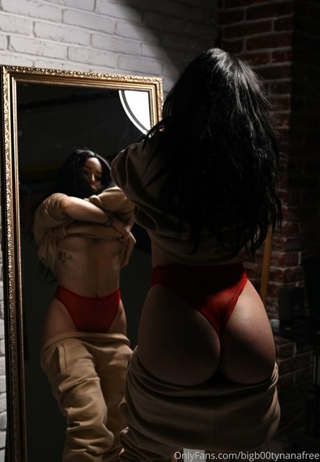 bigb00tynanafree model nudes pic