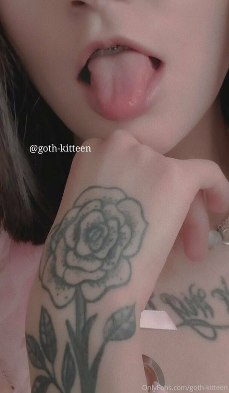 goth kitteen haut étoile galeries