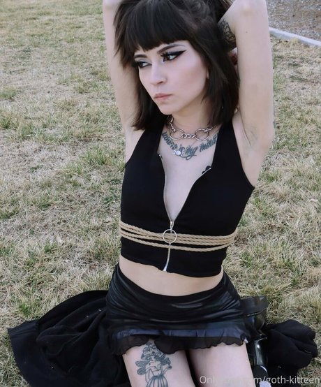 goth kitteen modelo hd archivo