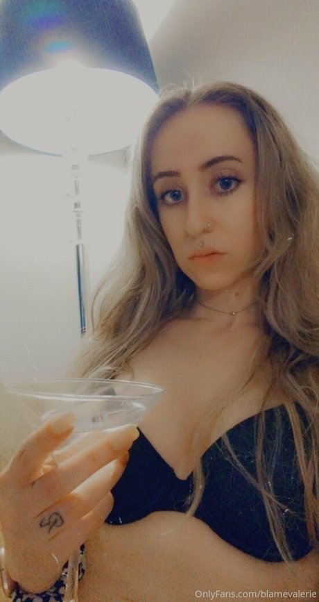blamevalerie sexy model pictures