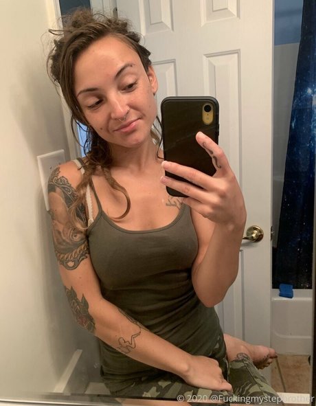 fuckingmystepbrother estrella caliente imagen