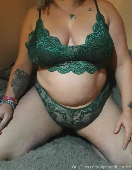 piperandbearded actriz desnuda foto