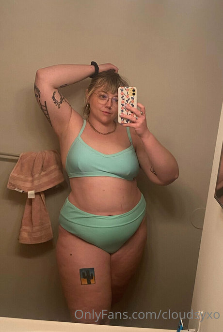 cloudsyxo nude model images