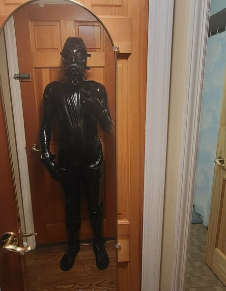 sir latexman nude model photos
