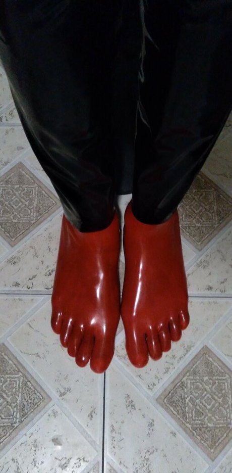sir latexman nude model images