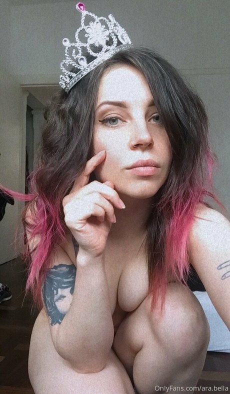 ara bella modèle nu image