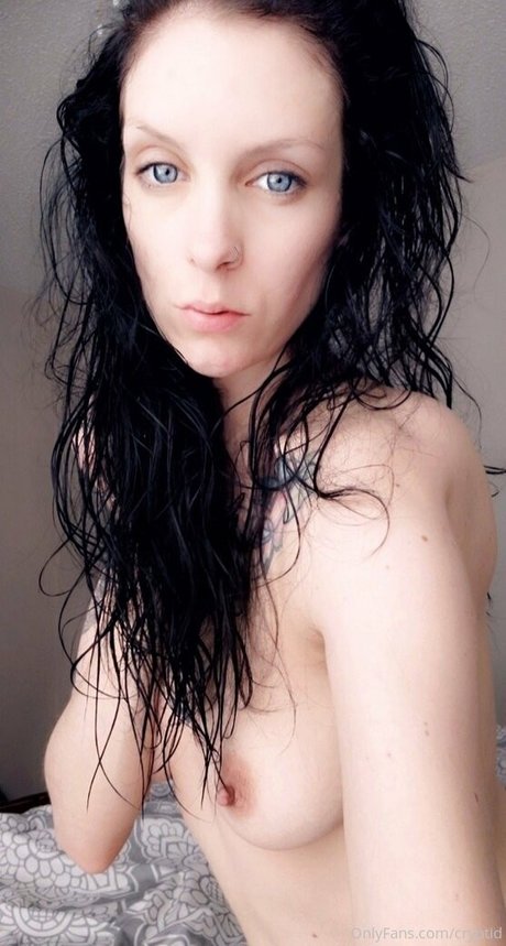 cryptid actriz de alta calidad foto