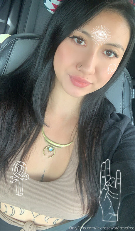 lexirosewatermefree estrella sexy imágenes