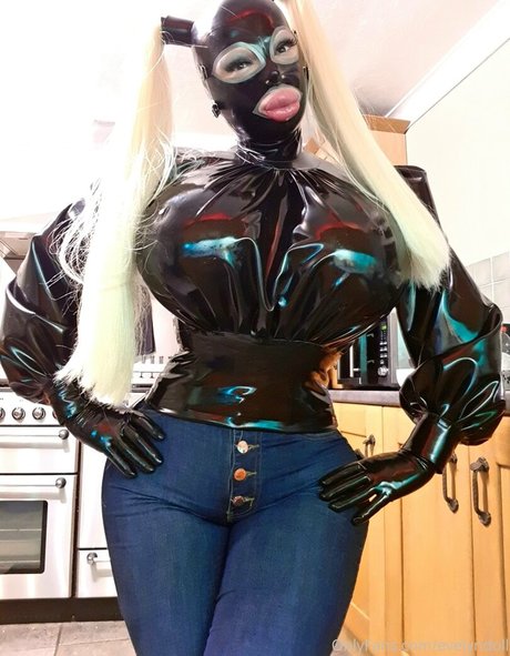 evelyndoll modèle magnifique galerie