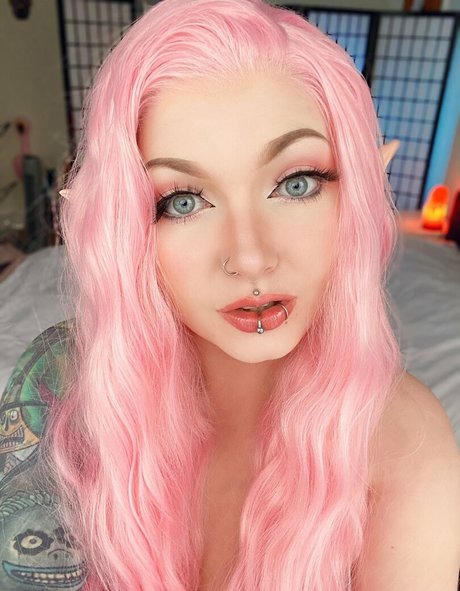 nayrusuicide modelo de alta calidad imágenes