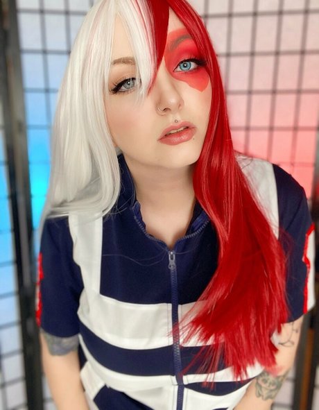 nayrusuicide actriz atractiva galerías