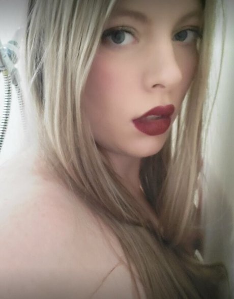 Liz Wispers ASMR star sexy photos