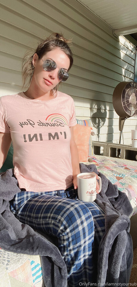 iamnotyoursub modelo libre galería