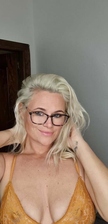 abifox12 modelo erótico fotos