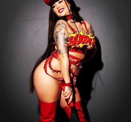 Marina Burnashova modelo adulto imagen