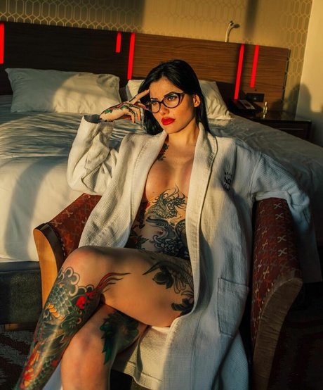 Aurore Pariente erotic actress pics