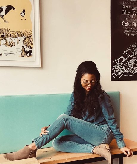 Camille Hyde actrice pornographique collection