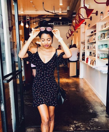 Camille Hyde star du porno gratuit des photos