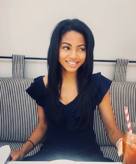 Camille Hyde hermosa modelo imágenes