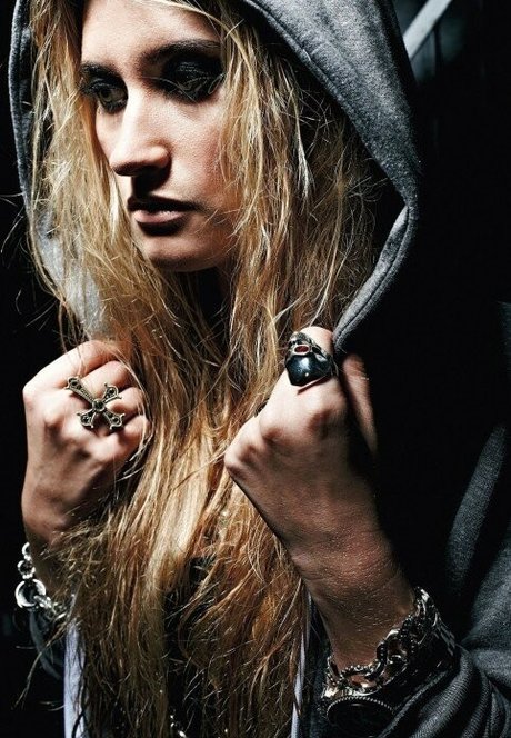 Emmerdale s Charley Webb modèle meilleur des photos