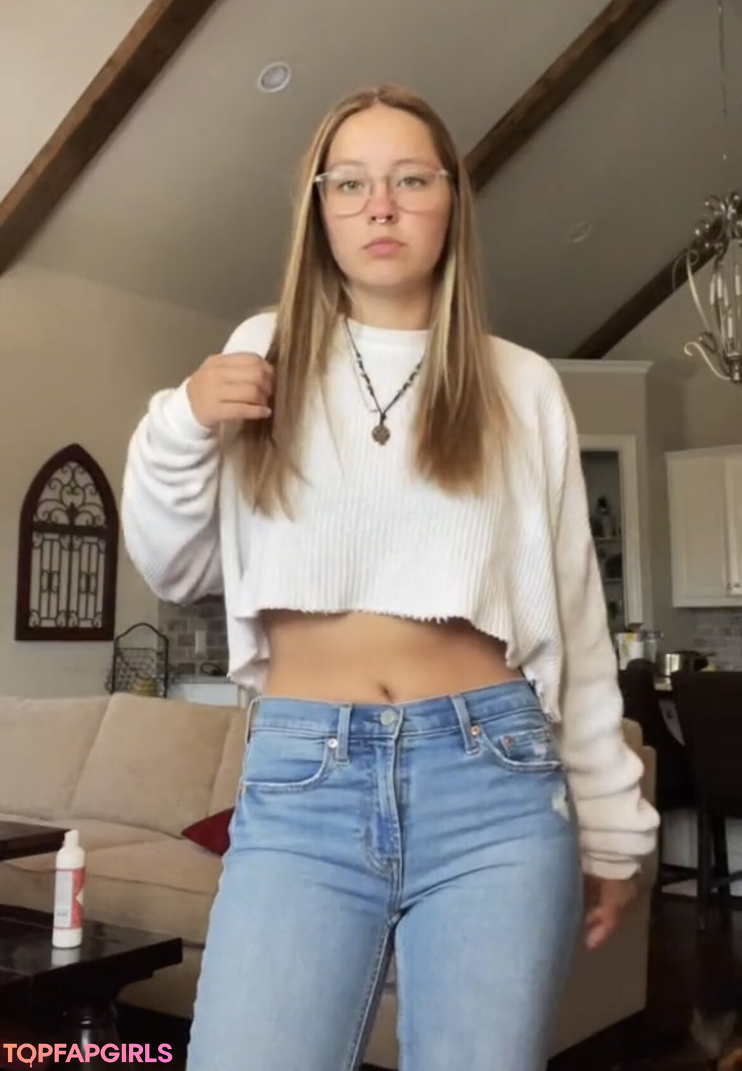 Mamá rubia onlyfans bastante adulta imágenes