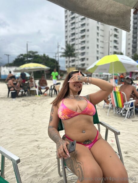 r4punzeelsg modèle sexy image