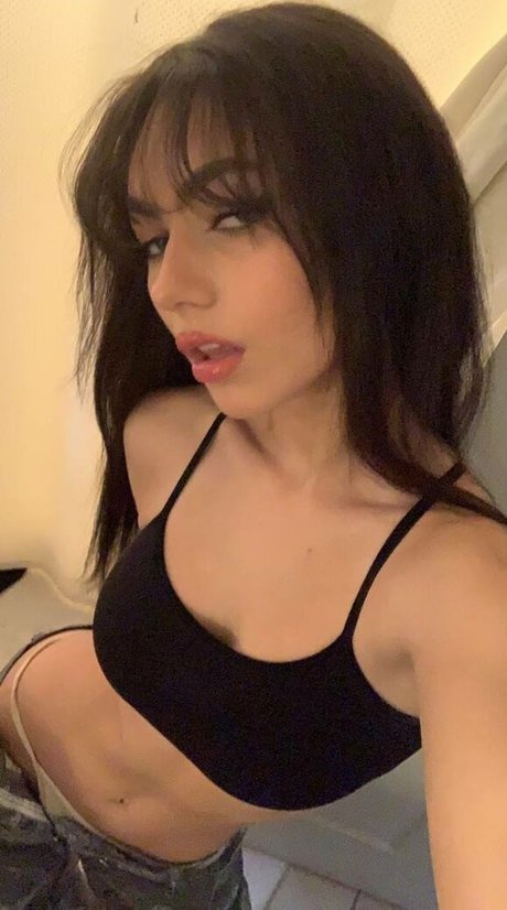 Carly jb modèle magnifique img