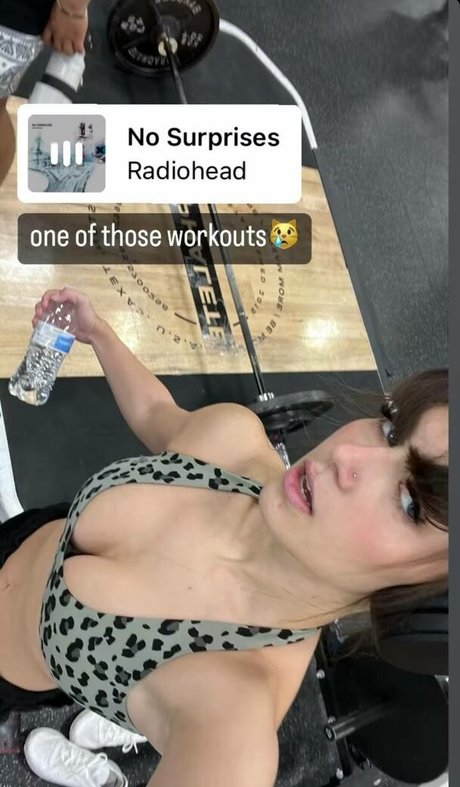 Carly jb actrice érotique galerie