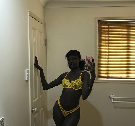 Anyang Deng nudes actress photo