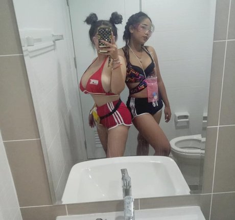 Yes Give modèle érotique galerie