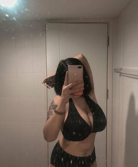 Yes Give étoile érotique photos