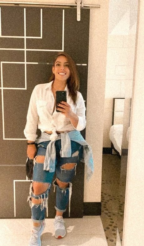 Nitu Sharma estrella adulta archivo