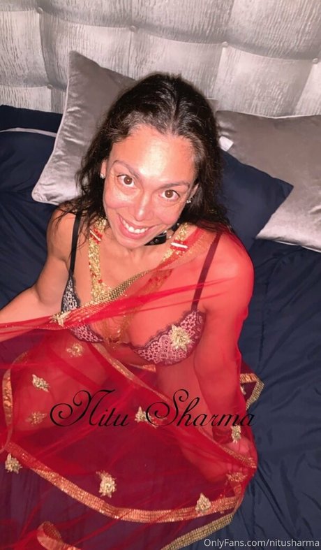 Nitu Sharma actrice érotique archive