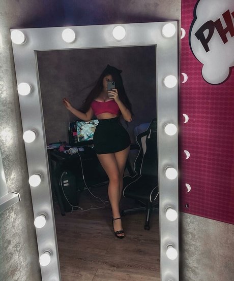 Katerina999cs star érotique photo