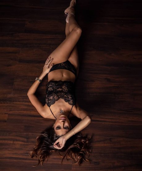 Natali Veksler haut modèle galeries