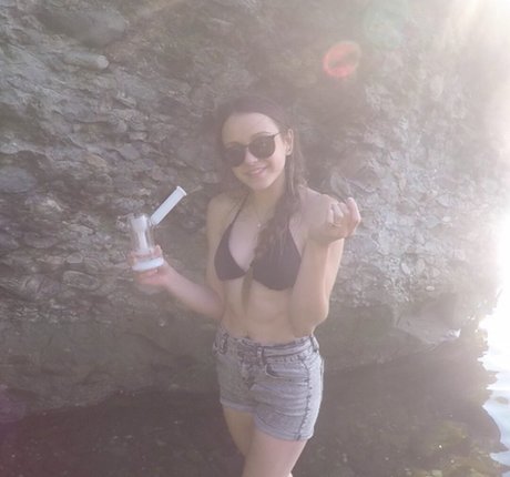 silencedhippie hermosa modelo archivo