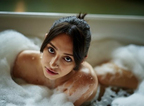 Olivia Linz desnudos de modelos galería