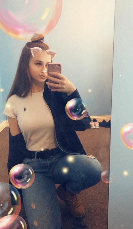 Chloe Carter modèle exclusif photos