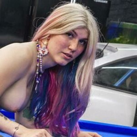 little trap99 modelo desnudo archivo