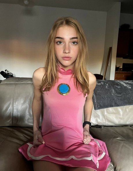 Phoebe Owns U star nudes img