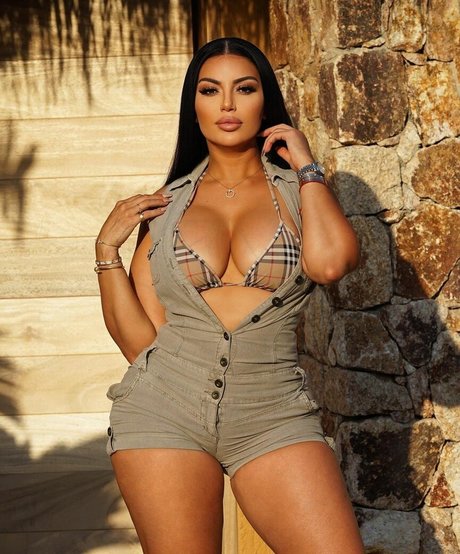 lareinasworld star hot picture