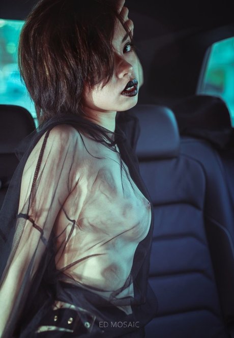 EmotionalBirdy estrella desnuda fotos