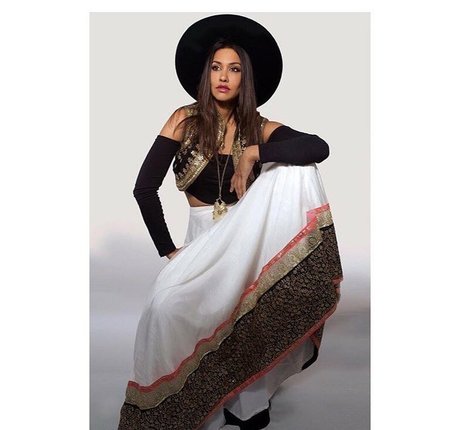 Janina Gavankar buen modelo galería